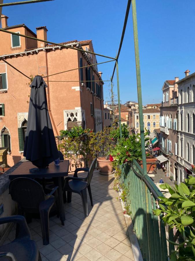 De L'osmarin Suites Guest house