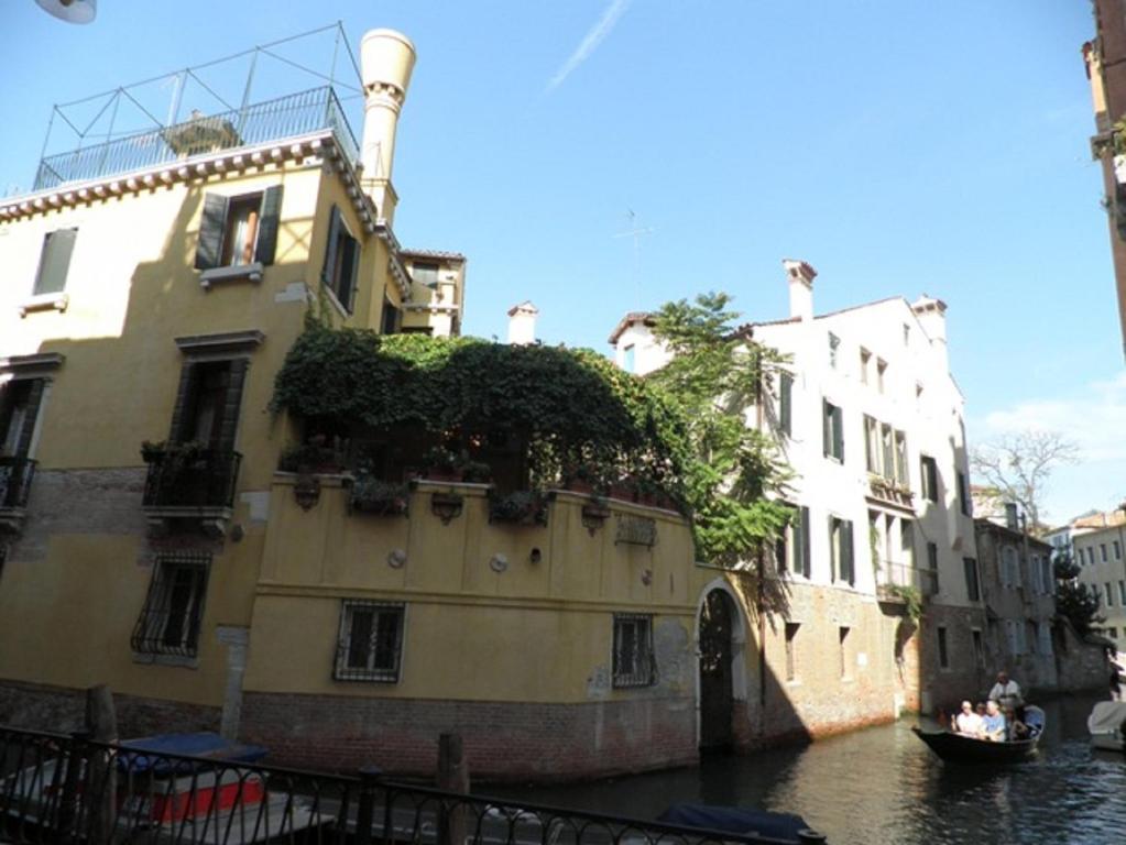 Pensión De L'osmarin Suites Venecia