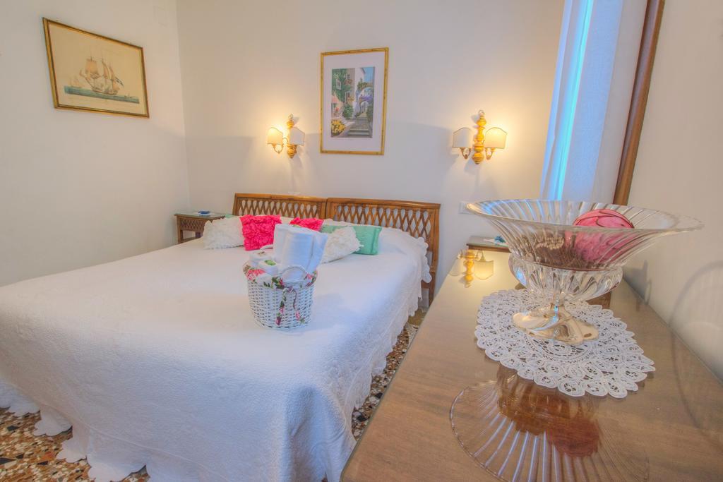 Pensión De L'osmarin Suites