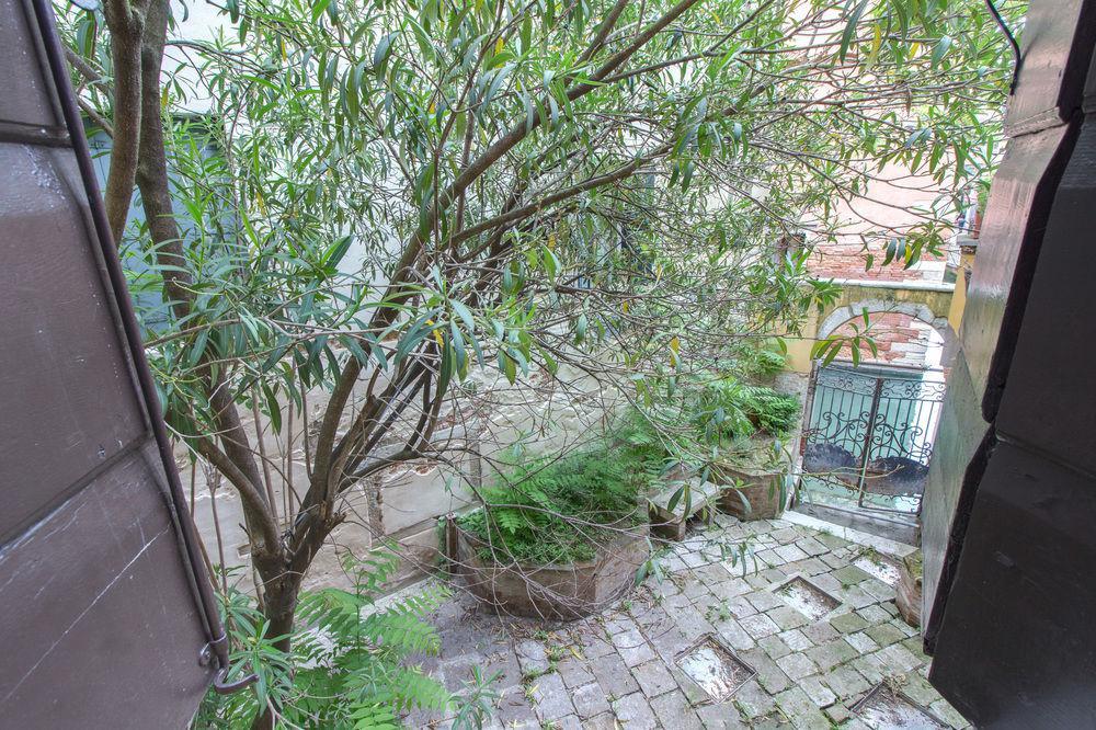 Pensión De L'osmarin Suites