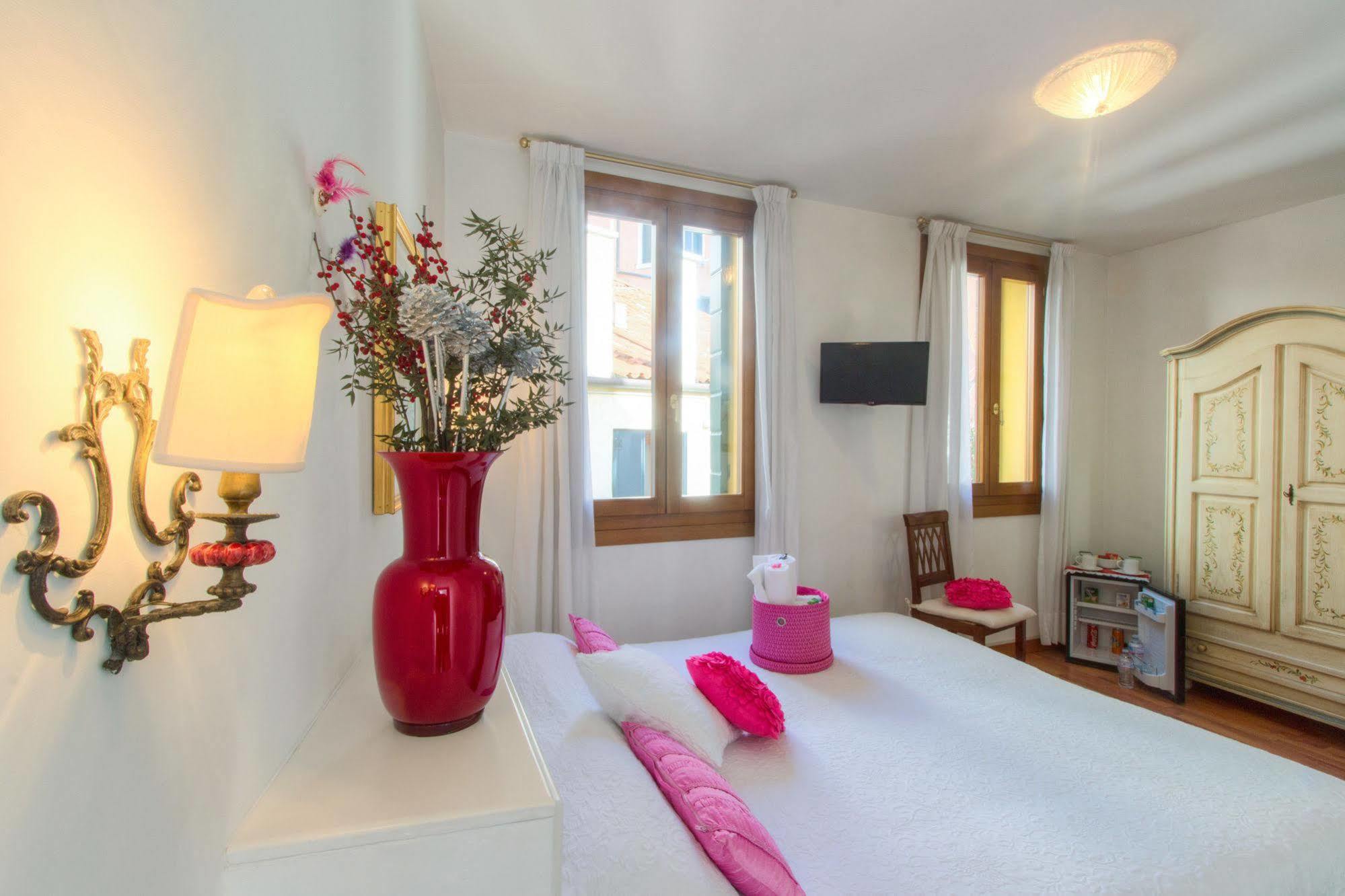 De L'osmarin Suites Pensión Venecia